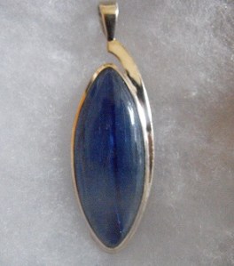 Sometime I feel like dressing up like someone who wrote an artsy, Gothic love story because, well...